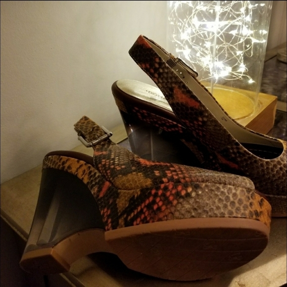 Donald J Pliner Women's Debb Wedge Snake Print - Picture 6 of 8